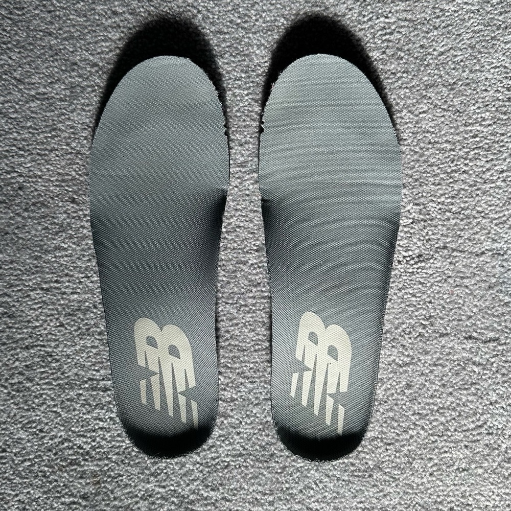 Women’s New Balance Size 6. Gray, cream, gum sole. Excellent Condition!! - Picture 15 of 15